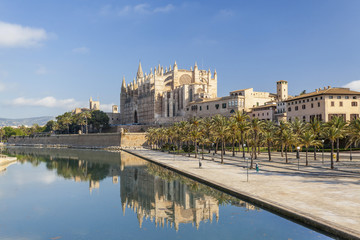  Cathedral or La Seu, reflection in pond. Balearic Islands, Palma de Mallorca. Spain.