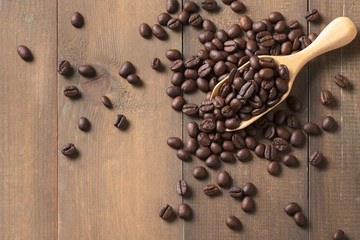 roasted coffee beans in wood scoop