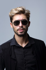 Obraz premium Close-up portrait of handsome stylish man in sunglasses.
