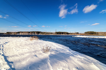 весенний пейзаж на Уральской реке, Россия, март