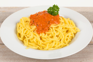 Fettuccine mit Tomaten-Basilikum-Soße