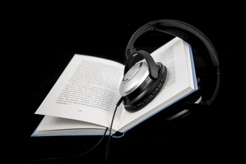 Audiobook - Hörbucher und Kopfhörer
