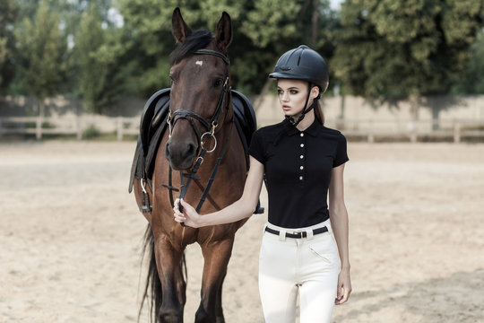 Rider and horse go to the country after the race