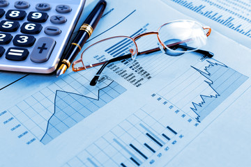 Finanzas y negocios.Contabilidad bancaria y bolsa de valores.Detalle de graficos de acciones y...