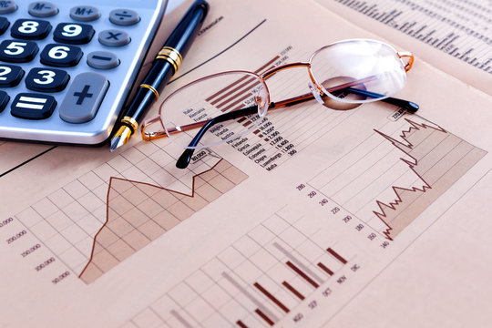 Finanzas y negocios.Contabilidad bancaria y bolsa de valores.Detalle de graficos de acciones y divisas