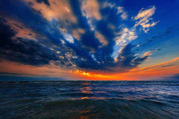 Fototapeta na wymiar Beautiful sun rise at beach.