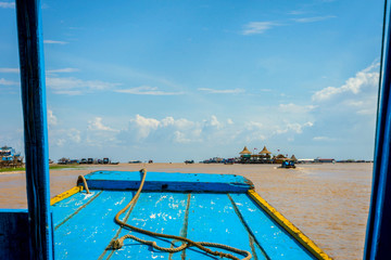 By boat towards Tonle sap floating village