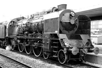 Plakat A Pacific 231 K 8 steam locomotive in Gare de Lyon, Paris, France. This locomotive used to haul trains from Paris to Nice. 