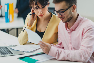 Obraz premium Colleagues at office