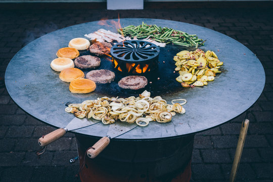 Feuerplatte grilled smoked BBQ Burger & Steak Fireplate Plancha