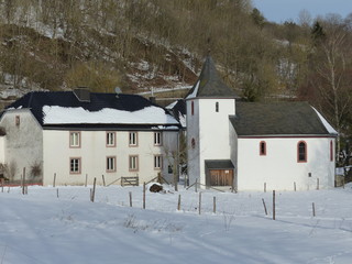 Brigida-Kapelle im Schnee in Kronenburg / Eifel