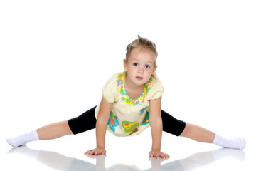 Little girl doing twine