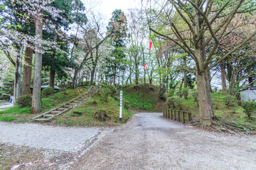 春の久保田城の帯曲輪門跡の風景