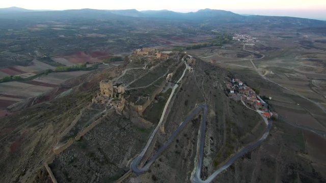 Cuenca. Villa de Moya, pueblo deshabitado de la provincia de Cuenca en Castilla la Mancha, España. Video aereo con Drone