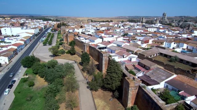 Muralla de Niebla, pueblo amurallado situado en la provincia de Huelva, en la comunidad autónoma de Andalucía. Video aero con drone