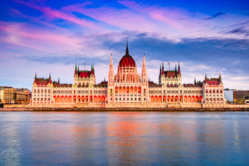 Fototapeta premium Budapest, Hungary - Hungarian Parliament Building and Danube River