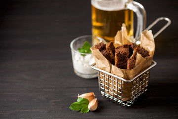 Rye croutons with dill