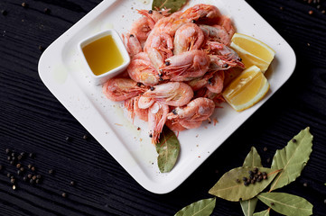 Boiled shrimp with pepper and Lavrushka. With the lemon slices and sauce