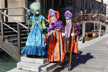 Fototapeta na wymiar Frauen im Karnevalskostüm, Karneval in Venedig, Italien, Europa