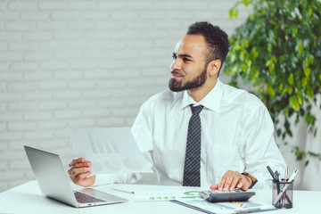 Obraz premium young and talente finance manager working with new project