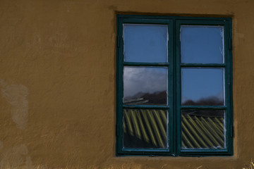 Fenster, Sprossen, gelb,blau