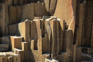 naturalne pionowe bloki skalne