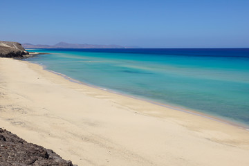 Fuerteventura: crystal clear water and panoramic view of Jandia beach
