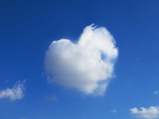 nuvola a forma di cuore