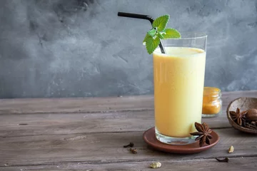 Papier Peint photo autocollant Milk-shake Turmeric Lassi Drink
