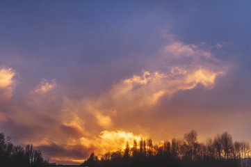 Coucher de soleil color&eacute;