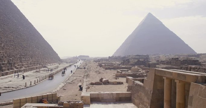 pyramides et temple