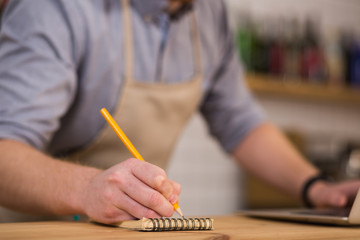Selective focus of a pencil in use