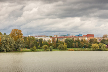 Fototapeta na wymiar Autumn city landscape with pond and Park