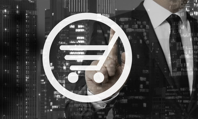 Warenkorb Konzept wird von Geschäftsmann gezeigt