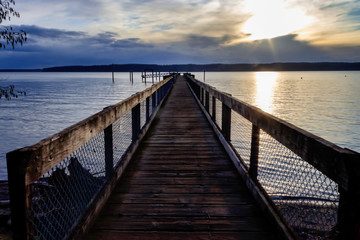 Fototapeta na wymiar dock under sunset