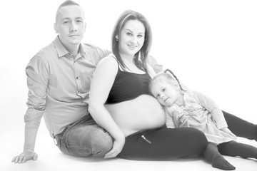 Cała rodzina przed brzuszkiem ciążowym  - obrazy, fototapety, plakaty