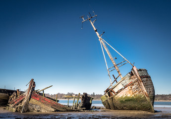 Fototapeta na wymiar Boat and shipwrecks
