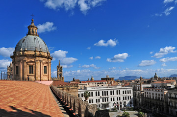 Fototapeta na wymiar Tetti e cupole della cattedrale di Palermo - Sicilia