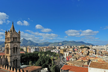 Fototapeta na wymiar Panorama di Palermo dai tetti della cattedrale - Sicilia