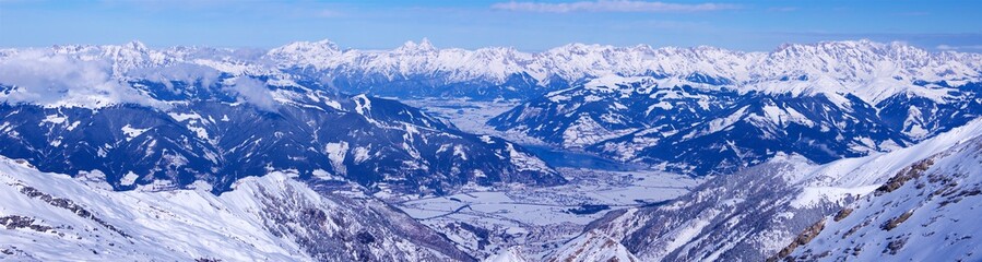 Fototapeta na wymiar Zell am See panorama in Winter