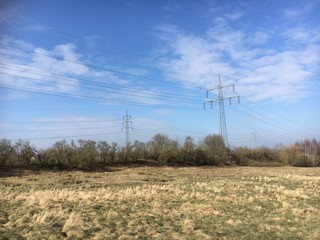 Landschaftsbild mit Freileitungen
