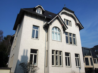 Altbausanierung: Saniertes Mehrfamilienhaus, Stadtvilla in NRW, Deutschland