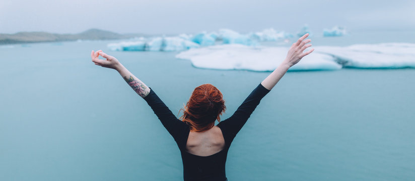 portrait of a woman in font of the glacier lagoon in iceland