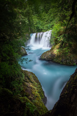 Fototapeta na wymiar Spirit Falls in Washington, flowing in the middle of summer 