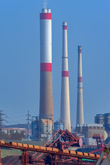 Obraz premium Smoke stacks of coal-fired power station