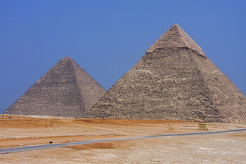 Fototapeta na wymiar ギザの三大ピラミッド