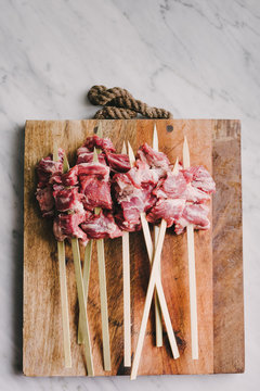 Threaded Raw Flank Steak Skewers