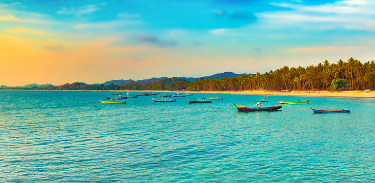 Fototapeta  Seascape at sunset time. Beautiful landscape of the Indian ocean. Panorama