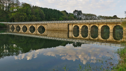 Reflejo del puente