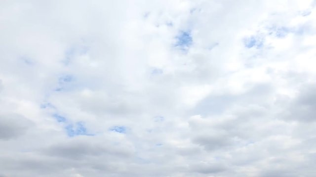 青空は少ししか見えませんが、明るい雲です。タイムラプス動画